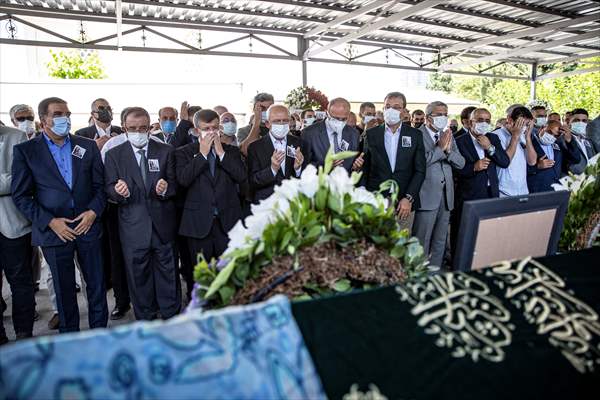 Eski Dışişleri Bakanı Turan Güneş'in eşi Nermin Güneş'in cenazesi toprağa verildi