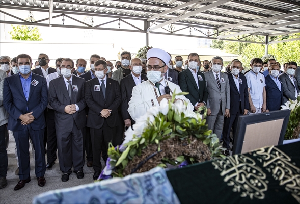 Eski Dışişleri Bakanı Turan Güneş'in eşi Nermin Güneş'in cenazesi toprağa verildi