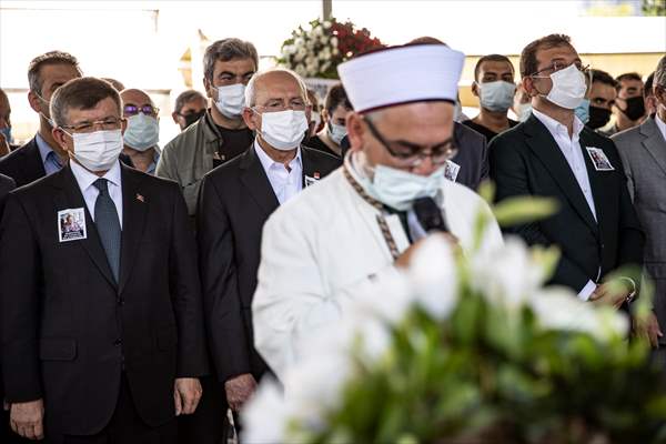 Eski Dışişleri Bakanı Turan Güneş'in eşi Nermin Güneş'in cenazesi toprağa verildi