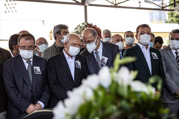 Eski Dışişleri Bakanı Turan Güneş'in eşi Nermin Güneş'in cenazesi toprağa verildi