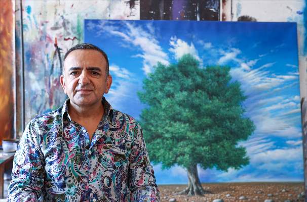 Ressam İsmail Acar, yanan ormanların ihyası için Bizim Dünyamız Vakfı'na eserini bağışladı