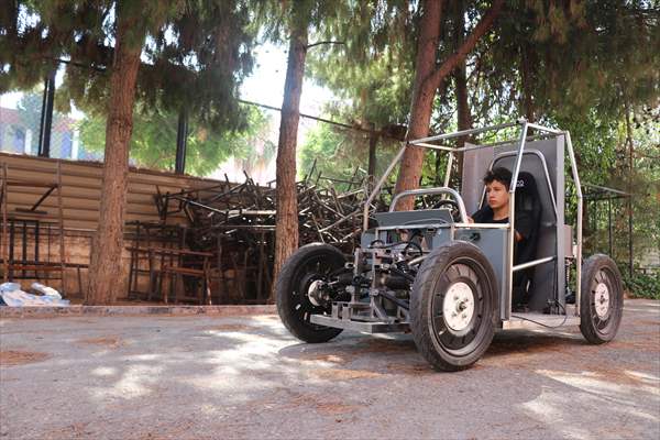 Adanalı öğrenciler, TÜBİTAK'ın elektrikli otomobil yarışmasında "Wolfmobil" ile derece hedefliyor