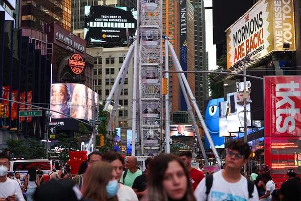 Times Square Ferris wheel opens