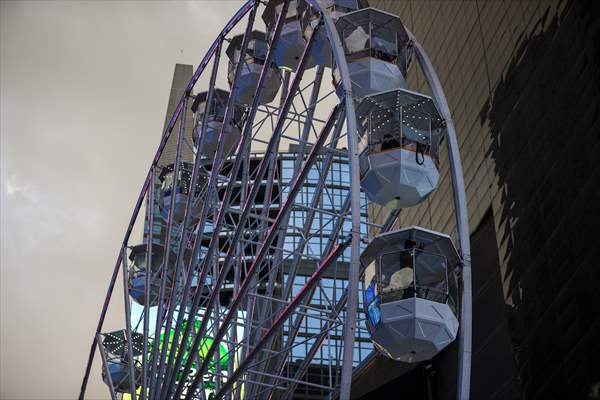 Times Square Ferris wheel opens