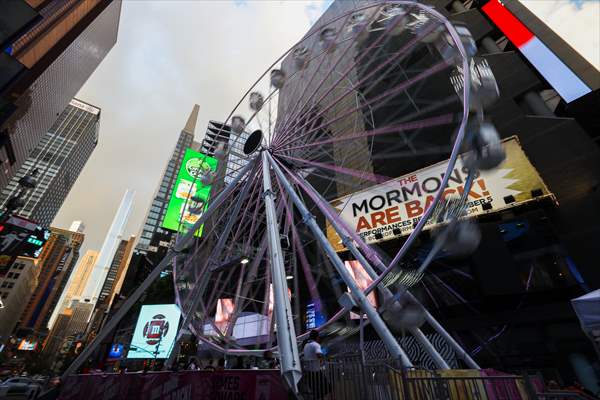Times Square Ferris wheel opens