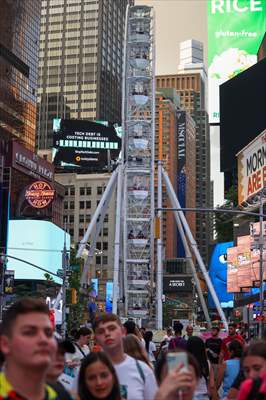 Times Square Ferris wheel opens