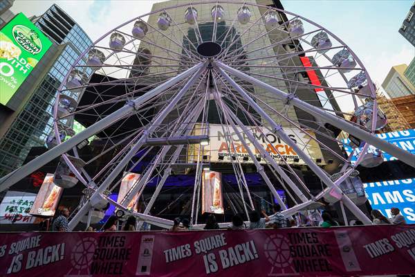 Times Square Ferris wheel opens