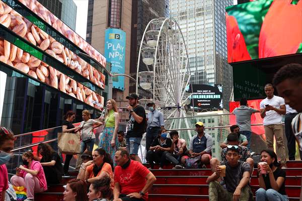 Times Square Ferris wheel opens