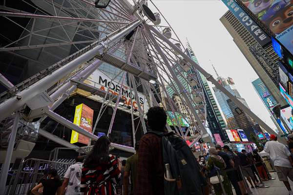 Times Square Ferris wheel opens