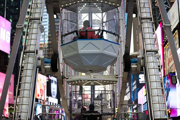 Times Square Ferris wheel opens