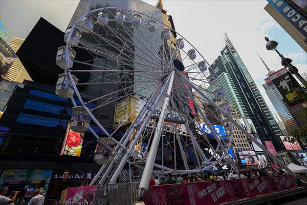Times Square Ferris wheel opens
