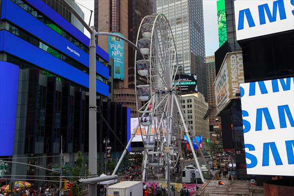 Times Square Ferris wheel opens