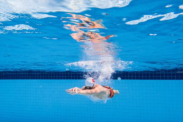 Günde 8 kilometre yüzen otizimli Artun, kulaçlarını milli forma için atıyor