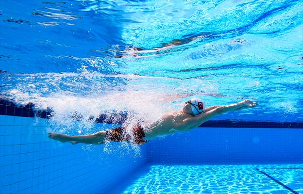 Günde 8 kilometre yüzen otizimli Artun, kulaçlarını milli forma için atıyor