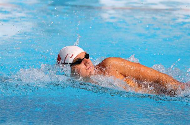 Günde 8 kilometre yüzen otizimli Artun, kulaçlarını milli forma için atıyor