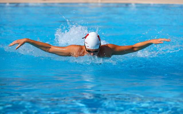 Günde 8 kilometre yüzen otizimli Artun, kulaçlarını milli forma için atıyor