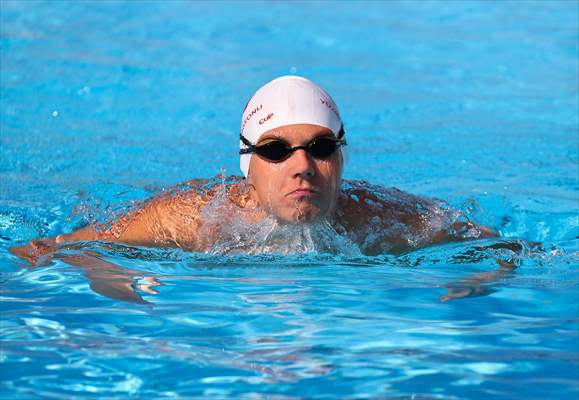 Günde 8 kilometre yüzen otizimli Artun, kulaçlarını milli forma için atıyor