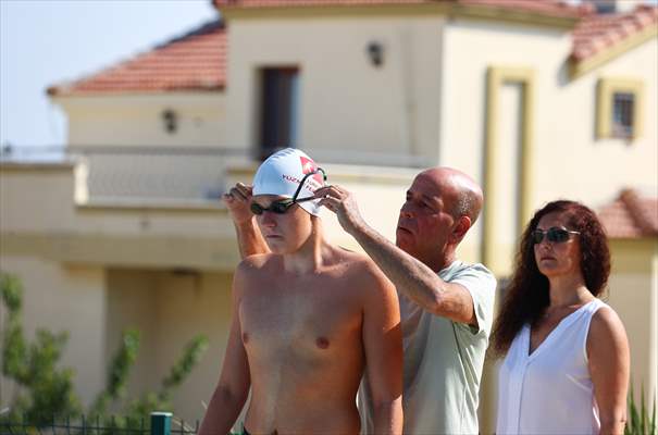 Günde 8 kilometre yüzen otizimli Artun, kulaçlarını milli forma için atıyor