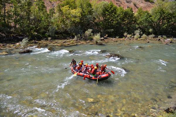 "Munzur Çayı" rafting tutkunları için çekim alanı oldu