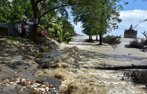 Coastal erosion on Anwara Beach in Bangladesh | Anadolu Images