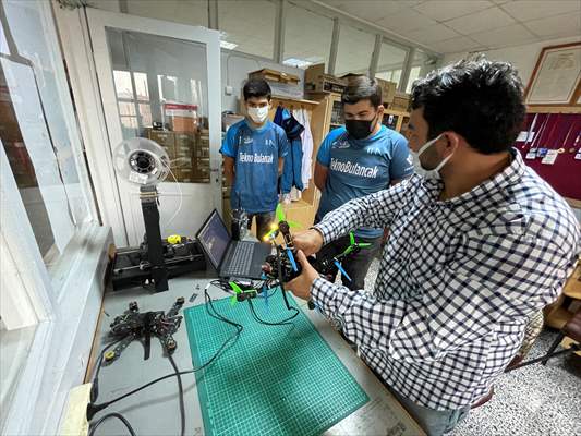 TEKNOFEST'te yarışan meslek lisesi öğrencileri İHA geliştirmek için iddialı