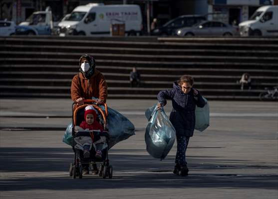 Recycling contributes family economy in Istanbul