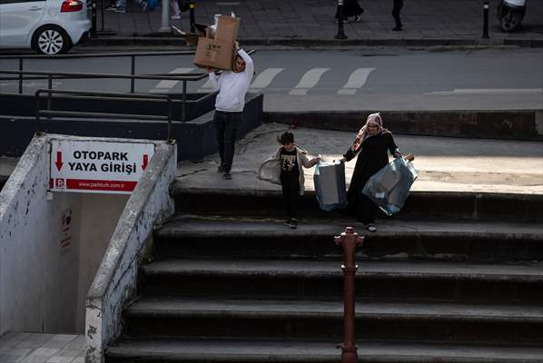 Recycling contributes family economy in Istanbul