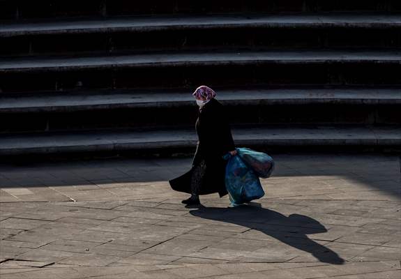 Recycling contributes family economy in Istanbul