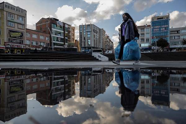 Recycling contributes family economy in Istanbul