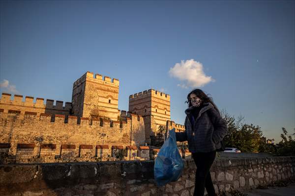 Recycling contributes family economy in Istanbul