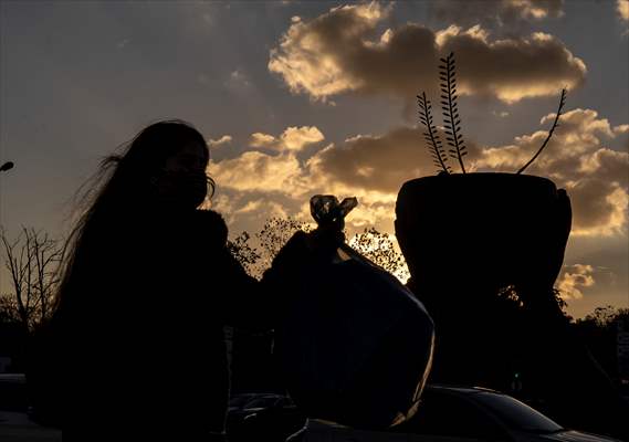 Recycling contributes family economy in Istanbul