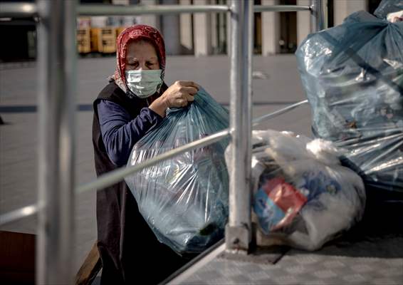 Recycling contributes family economy in Istanbul