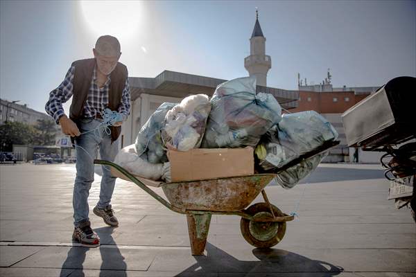 Recycling contributes family economy in Istanbul