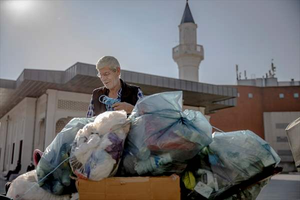 Recycling contributes family economy in Istanbul