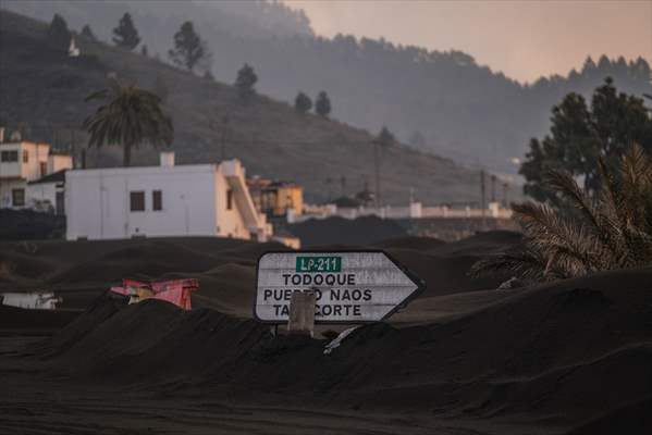 Cumbre Vieja volcano erupts in Spanish Canary Island of La Palma