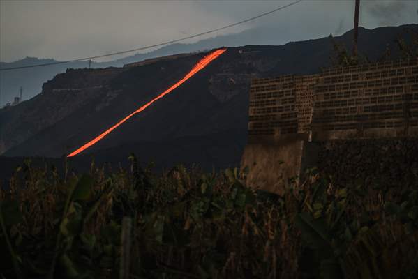 Cumbre Vieja volcano erupts in Spanish Canary Island of La Palma