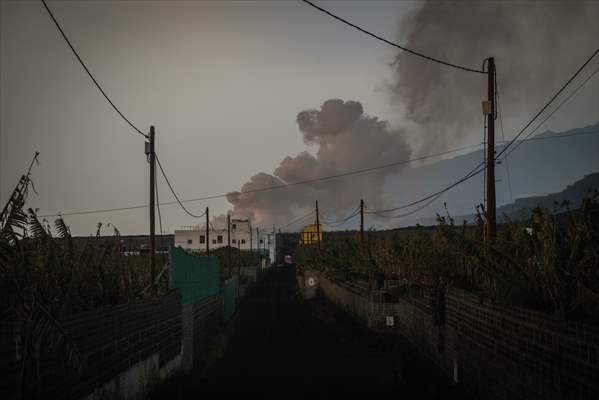 Cumbre Vieja volcano erupts in Spanish Canary Island of La Palma