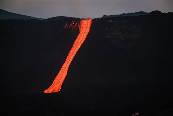 Cumbre Vieja volcano erupts in Spanish Canary Island of La Palma