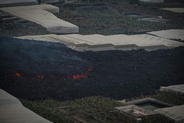Cumbre Vieja volcano erupts in Spanish Canary Island of La Palma