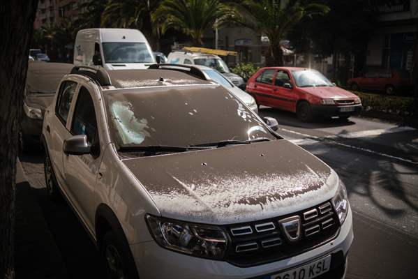 Cumbre Vieja volcano erupts in Spanish Canary Island of La Palma