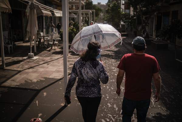 Cumbre Vieja volcano erupts in Spanish Canary Island of La Palma