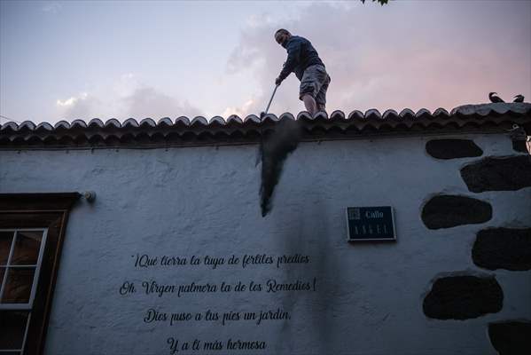 Cumbre Vieja volcano erupts in Spanish Canary Island of La Palma