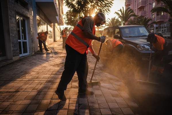 Cumbre Vieja volcano erupts in Spanish Canary Island of La Palma