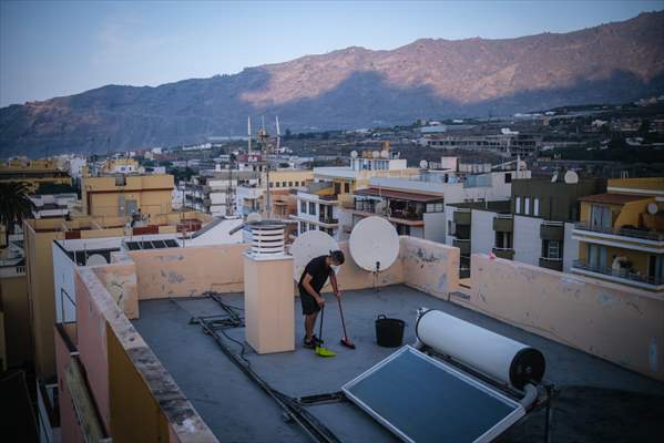 Cumbre Vieja volcano erupts in Spanish Canary Island of La Palma