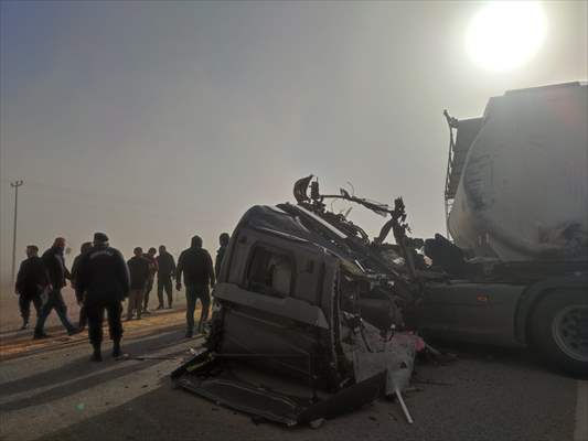 Multiple-vehicle collision due to sandstorm in Turkey's Konya