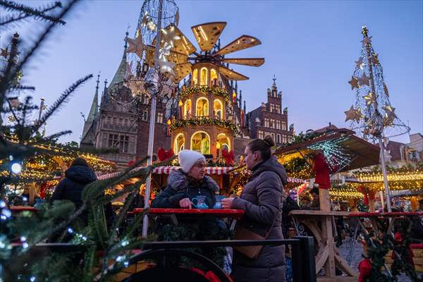 Wroclaw christmas market operates as Covid infections rage in Poland
