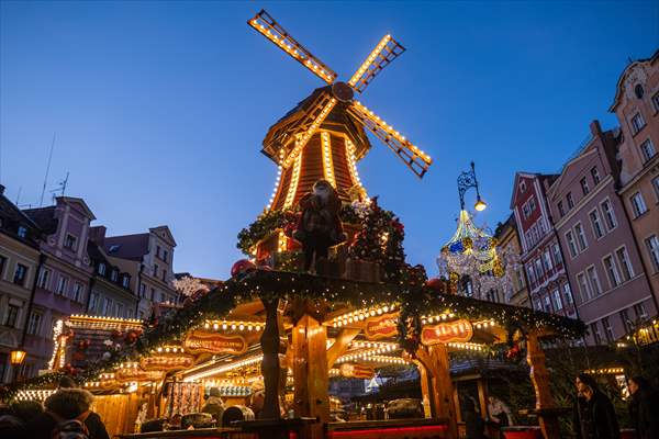 Wroclaw christmas market operates as Covid infections rage in Poland