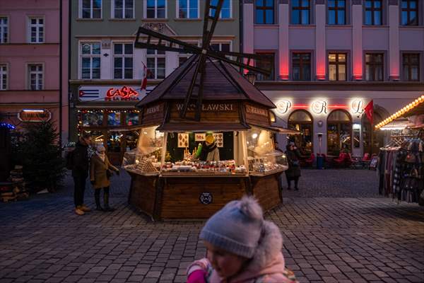 Wroclaw christmas market operates as Covid infections rage in Poland