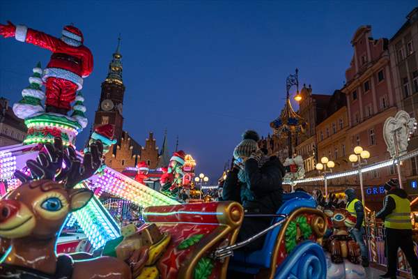 Wroclaw christmas market operates as Covid infections rage in Poland