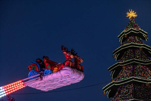 Wroclaw christmas market operates as Covid infections rage in Poland